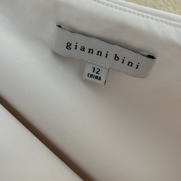 Gianni Bini Deliah One Bow Shoulder Sleeveless Sheath Crepe Mini Dress - Picture 5 of 9